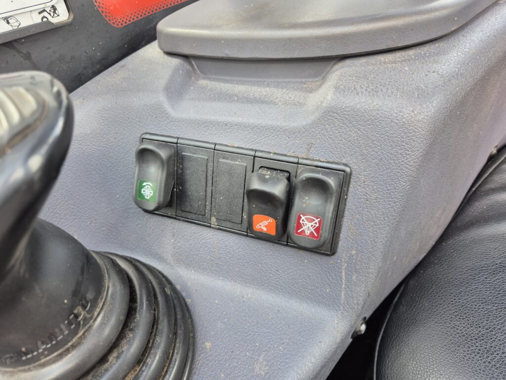 Sollevatore telescopico MANITOU MLT 625-75