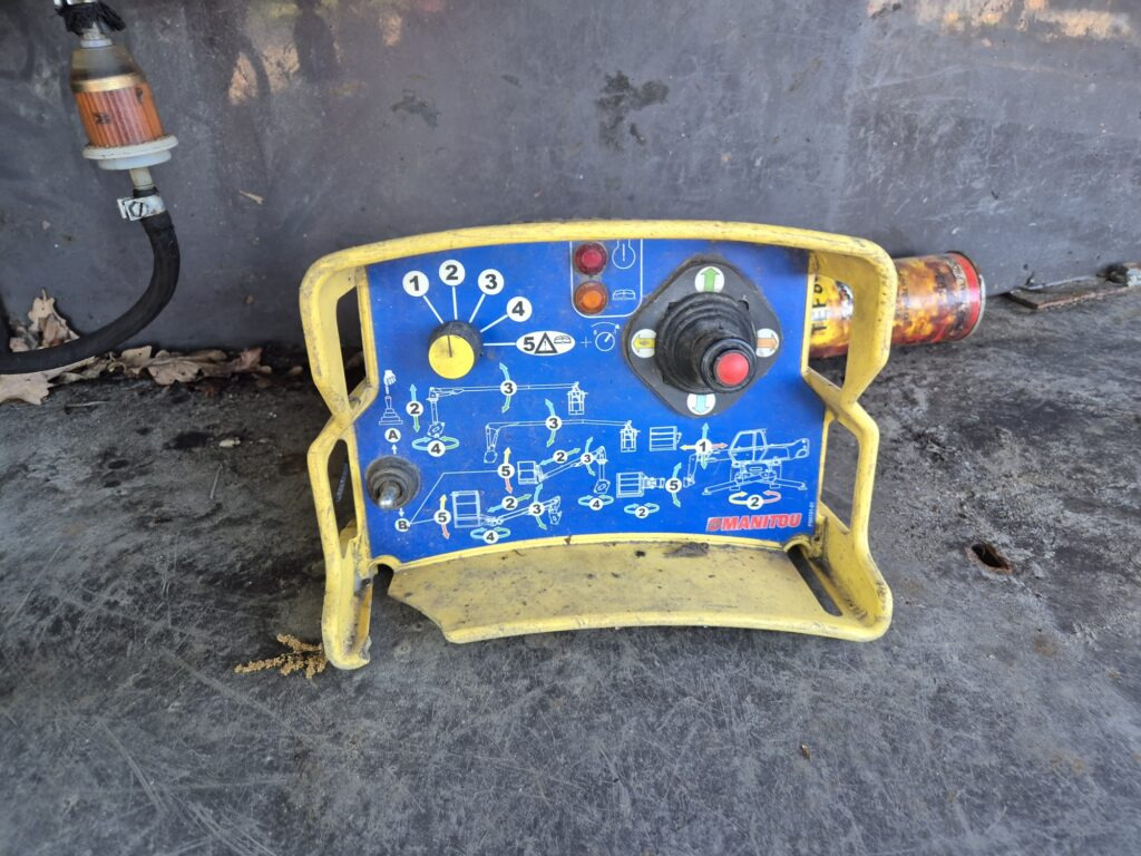 Sollevatore telescopico MANITOU MRT 2150 M-series