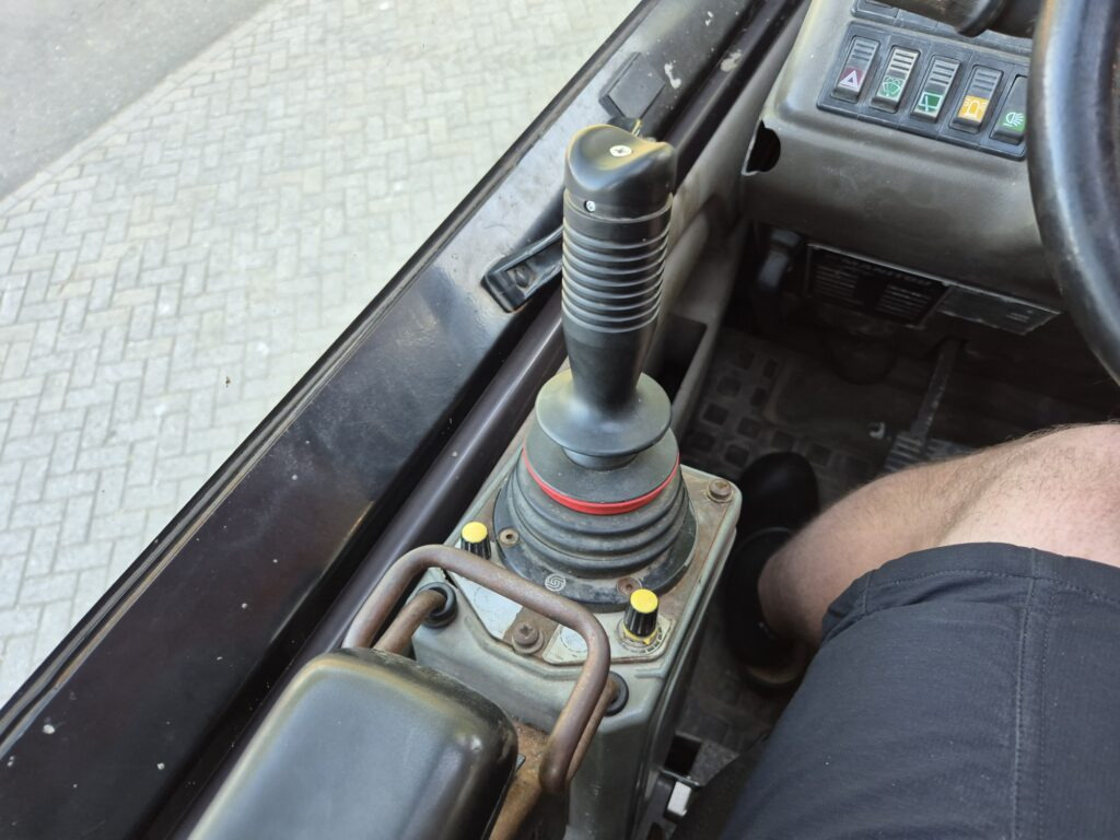 Sollevatore telescopico MANITOU MRT 2150 M-series