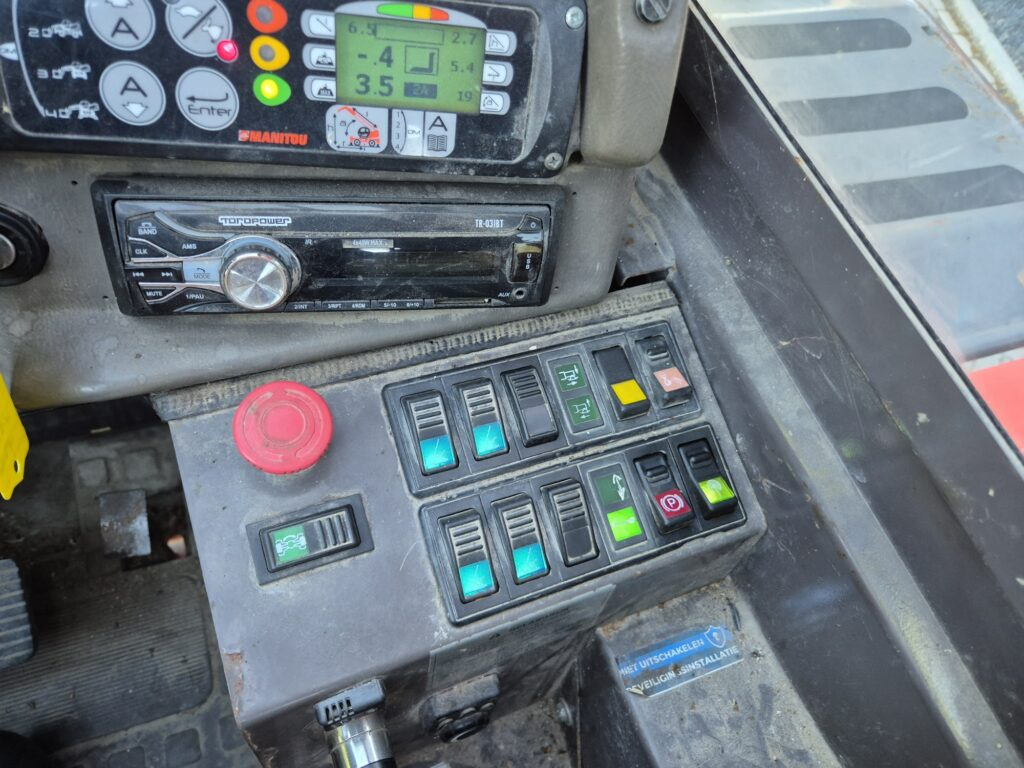 Sollevatore telescopico MANITOU MRT 2150 M-series