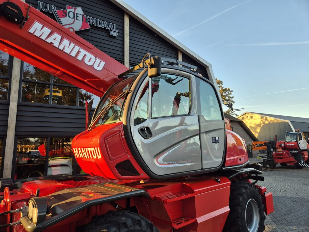 Sollevatore telescopico MANITOU MRT 2150+ privilege
