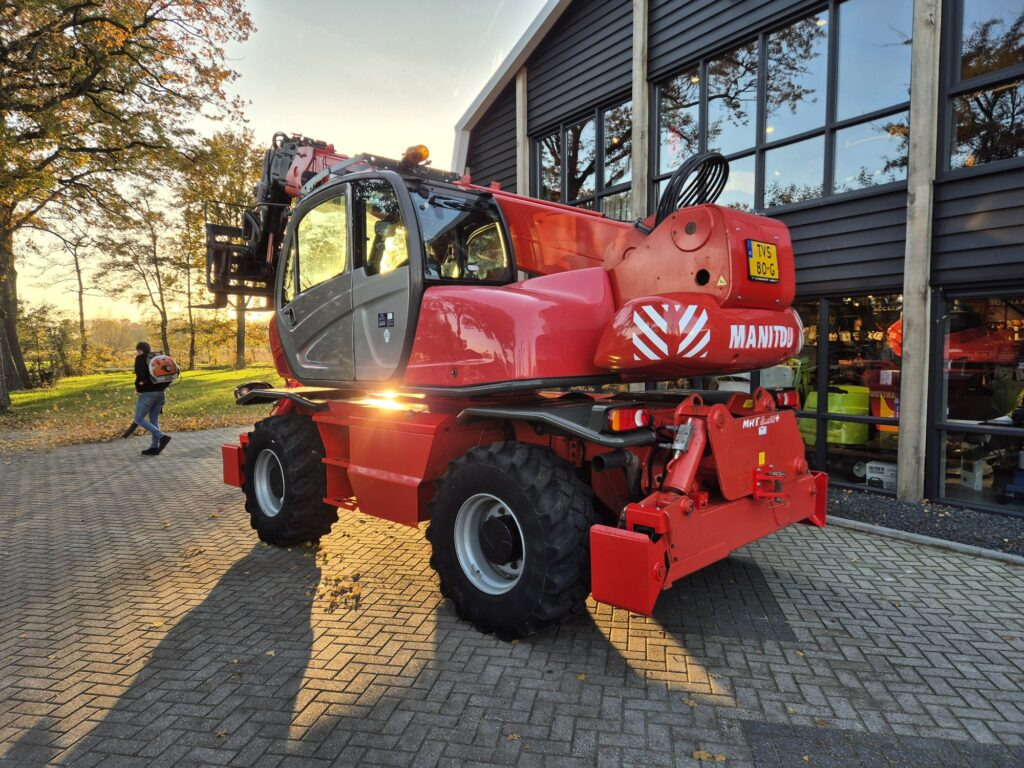 Sollevatore telescopico MANITOU MRT 2150+ privilege