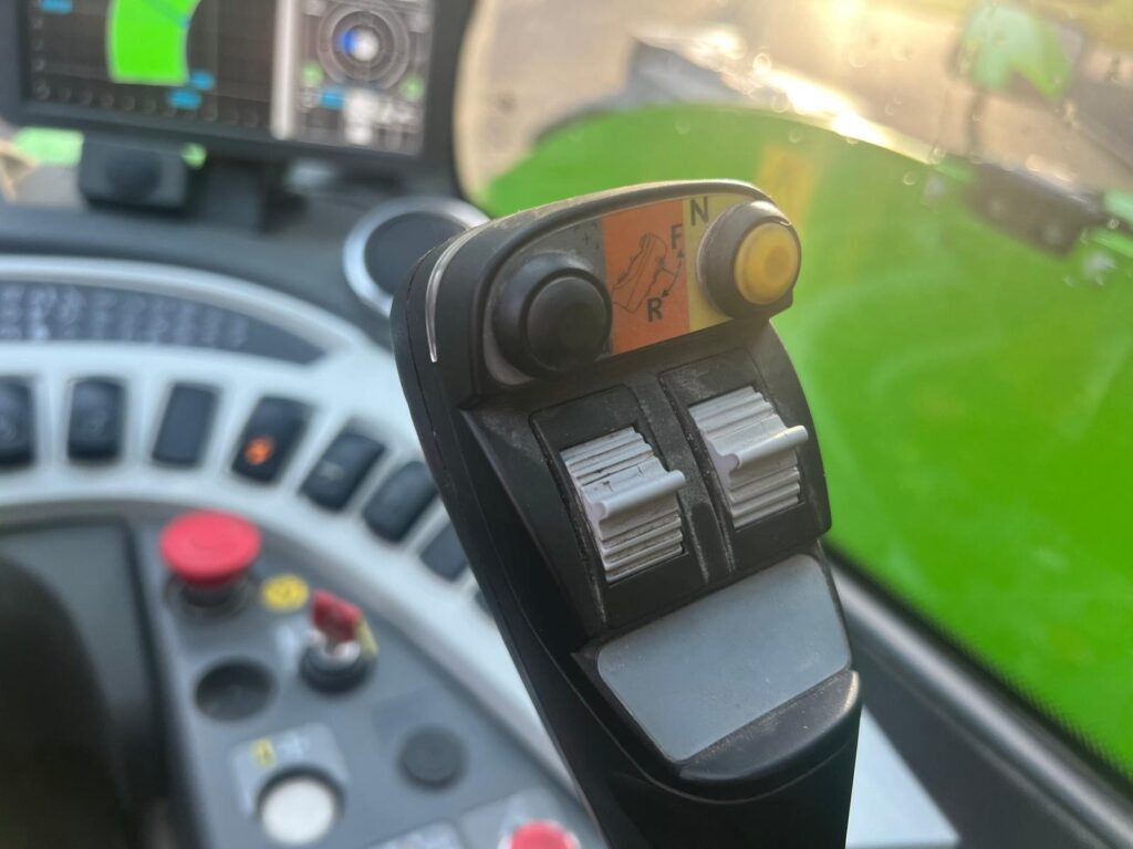 Sollevatore telescopico MERLO 65.9 TF