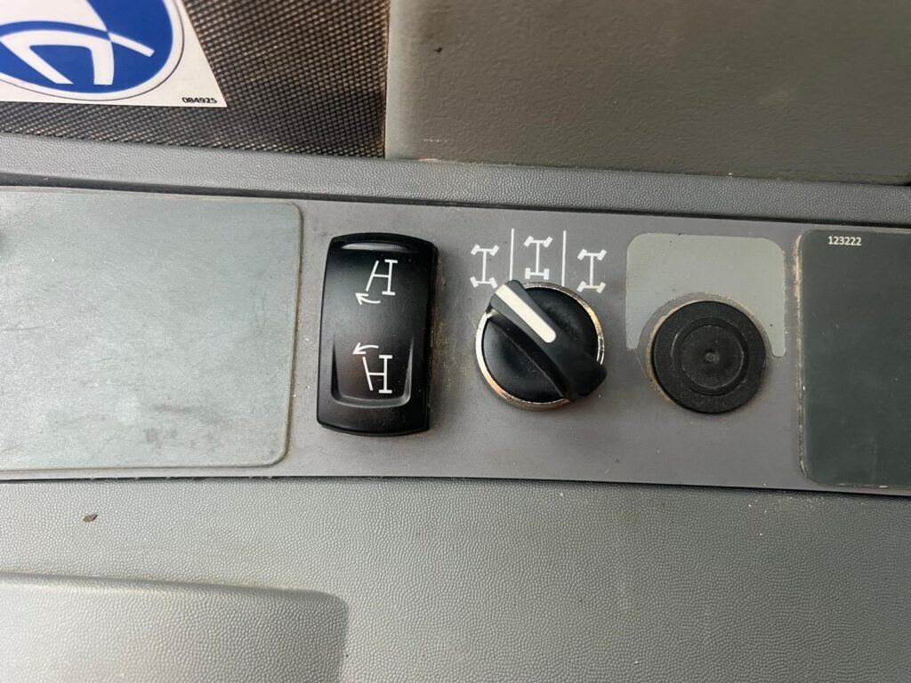 Sollevatore telescopico MERLO 65.9 TF