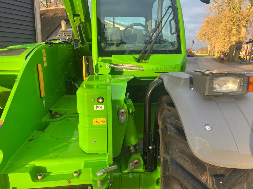 Sollevatore telescopico MERLO 65.9 TF