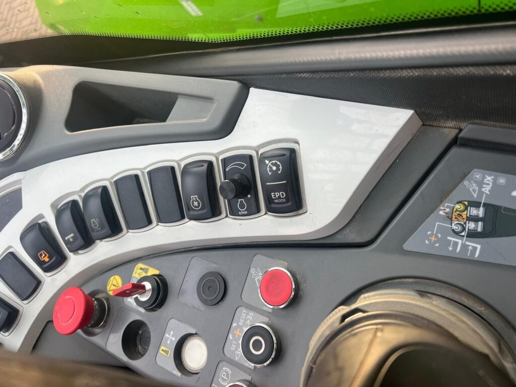 Sollevatore telescopico MERLO 65.9 TF