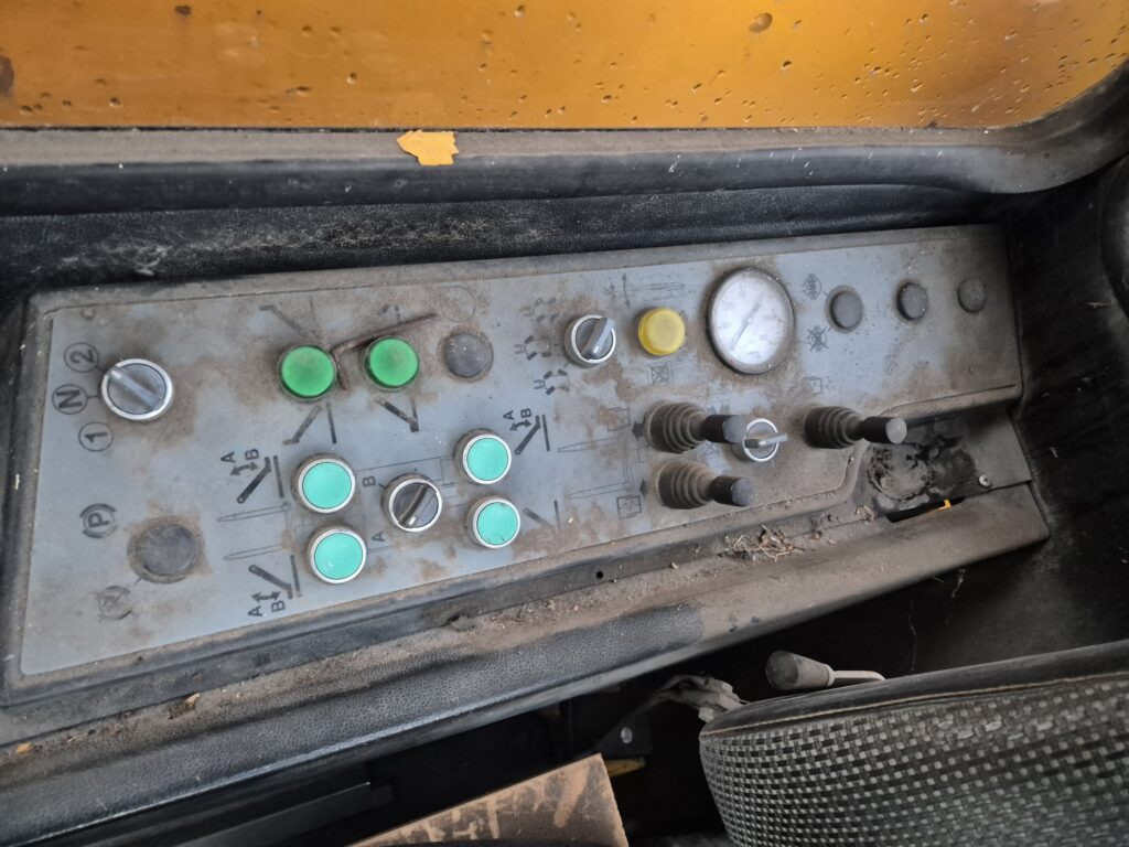 Sollevatore telescopico MERLO Roto 30.13