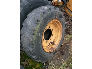 CASE 580K - Cerchi e pneumatici