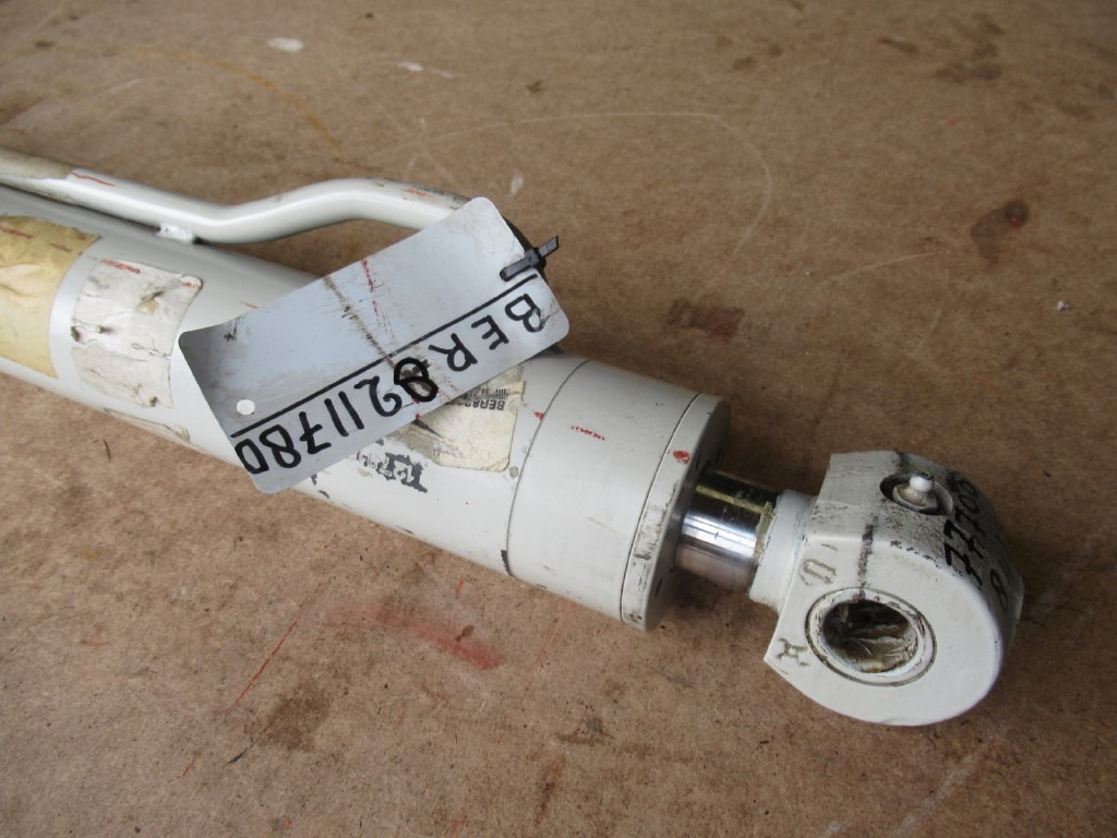 Cilindro idraulico per Macchina da cantiere nuovo Cnh BER8211780 -: foto 2