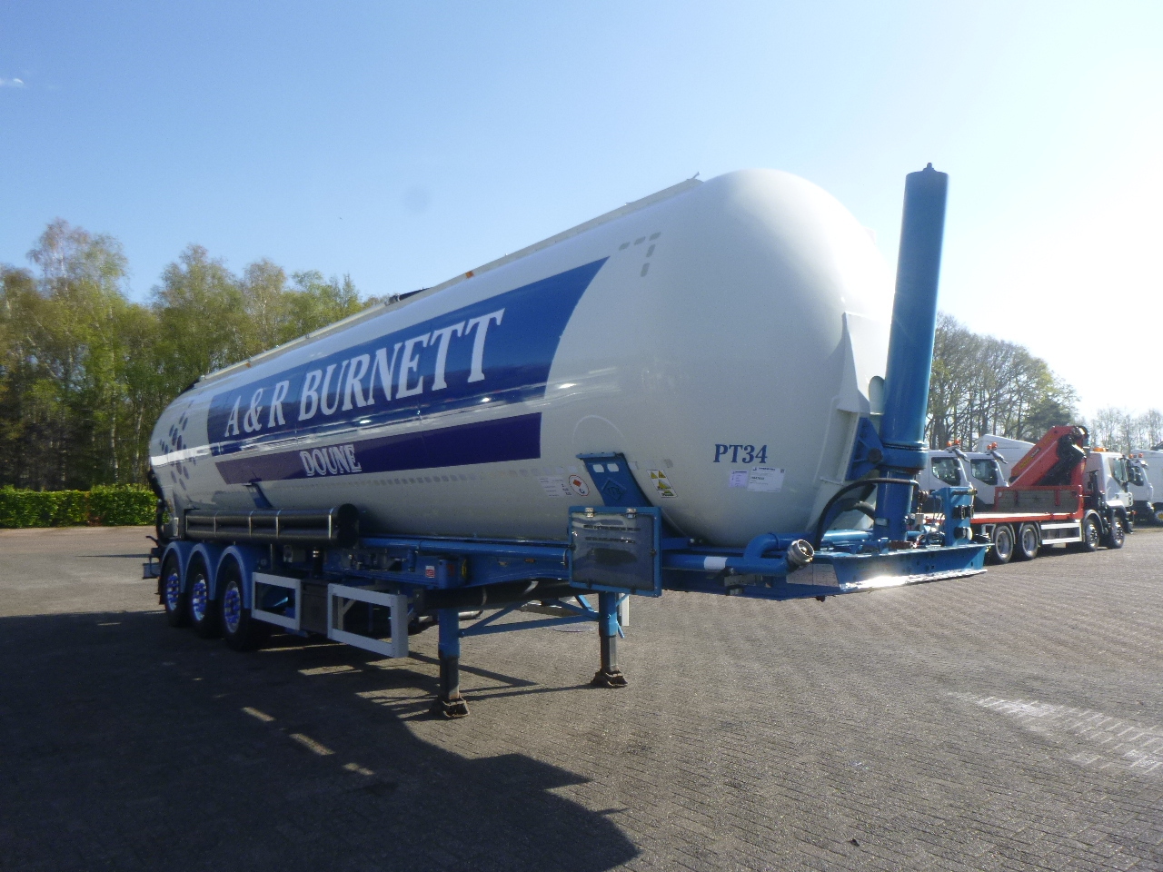 Semirimorchio cisterna per il trasporto di farina Feldbinder Powder tank alu 60 m3 / Compressor diesel engine.: foto 2