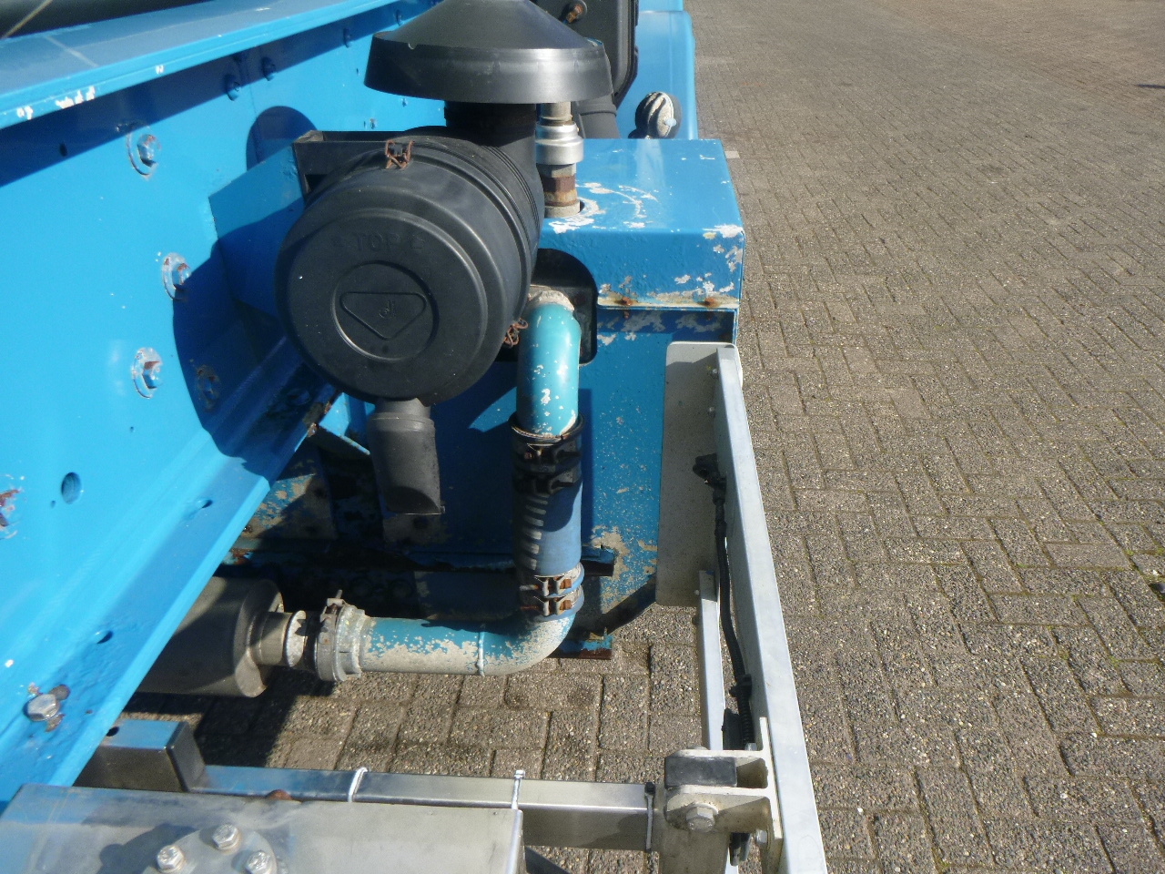 Semirimorchio cisterna per il trasporto di farina Feldbinder Powder tank alu 60 m3 / Compressor diesel engine.: foto 16