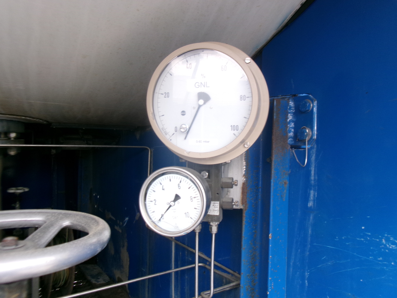 Semirimorchio cisterna per il trasporto di gas Indox Low-pressure LNG gas tank inox 56.2 m3 / 1 comp: foto 9