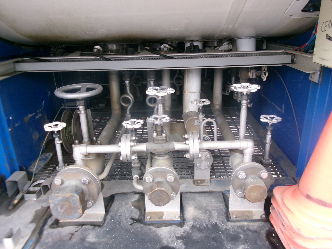 Semirimorchio cisterna per il trasporto di gas Indox Low-pressure LNG gas tank inox 56.2 m3 / 1 comp: foto 6
