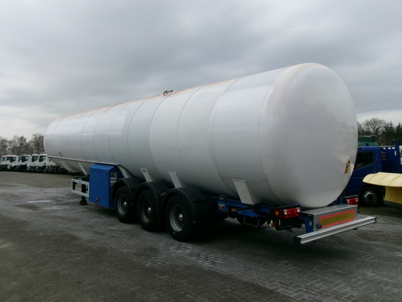 Semirimorchio cisterna per il trasporto di gas Indox Low-pressure LNG gas tank inox 56.2 m3 / 1 comp: foto 3