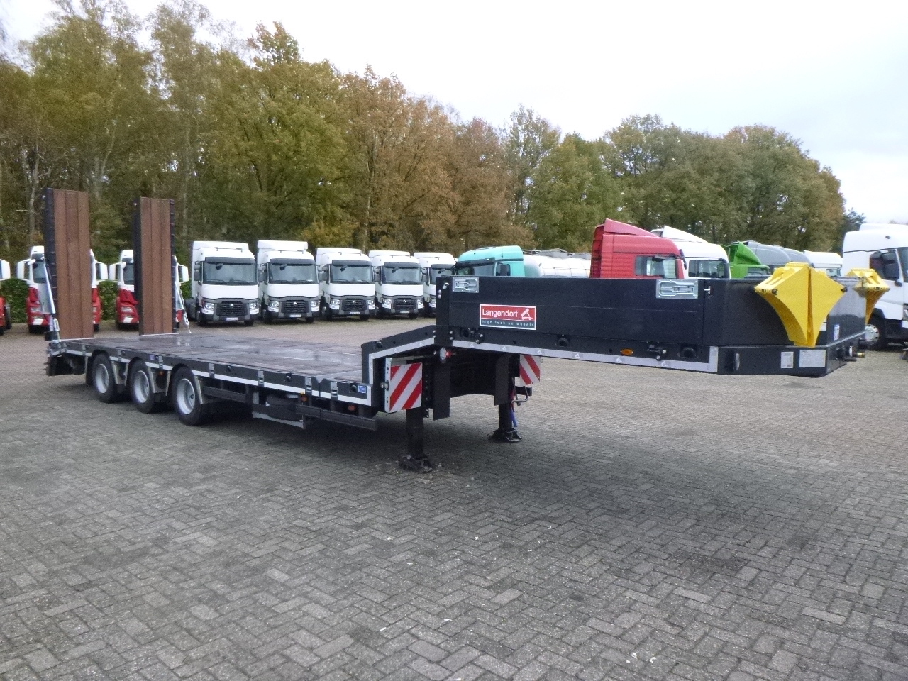 Semirimorchio pianale ribassato nuovo Langendorf 3-axle semi-lowbed trailer 48T ext. 13.5 m + ramps: foto 2