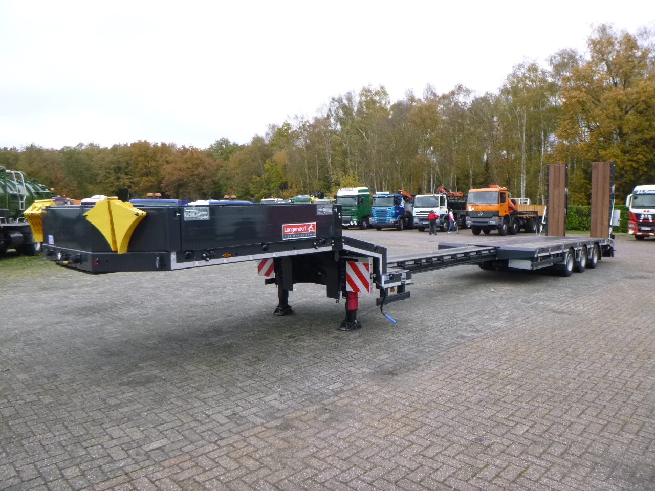 Semirimorchio pianale ribassato nuovo Langendorf 3-axle semi-lowbed trailer 48T ext. 13.5 m + ramps: foto 15