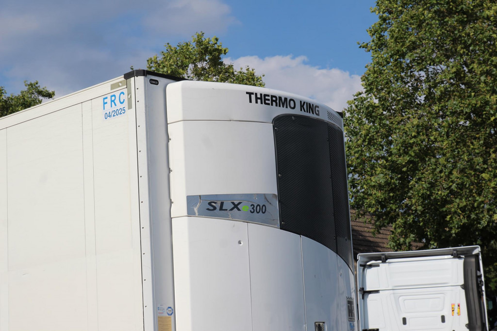 Semirimorchio frigorifero SCHMITZ ThermoKing TK SLXe 300 FRC 2025  SAF 4.748 Std