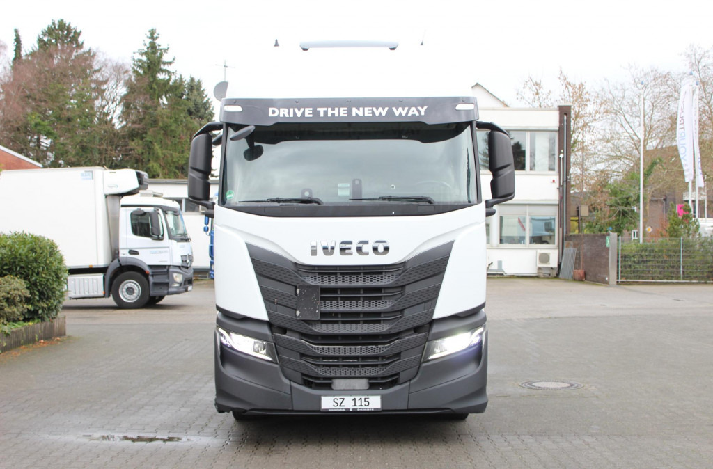 Trattore stradale Iveco S-Way 510 Retarder Standklima Navi Kühlbox