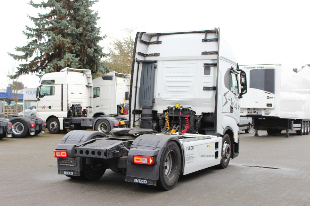 Trattore stradale Iveco S-Way 510 Retarder Standklima Navi Kühlbox