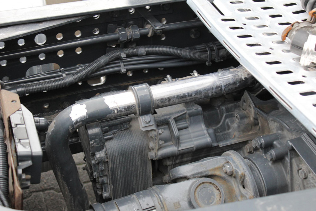 Trattore stradale Iveco S-Way 510 Retarder Standklima Navi Kühlbox