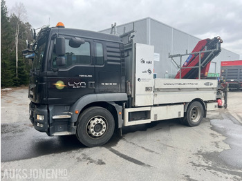 Camion con gru MAN TGM