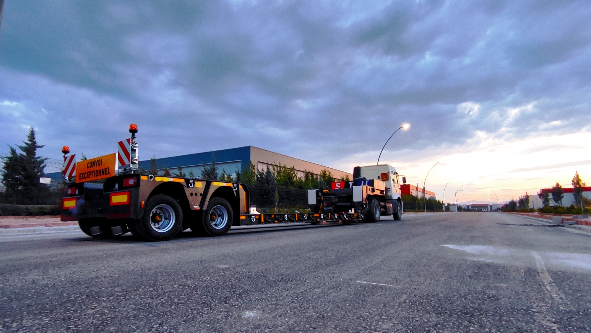 STU TRAILER DORSE ITHALAT IHRACAT LTD. STI. - Veicoli da vendere undefined: foto 4