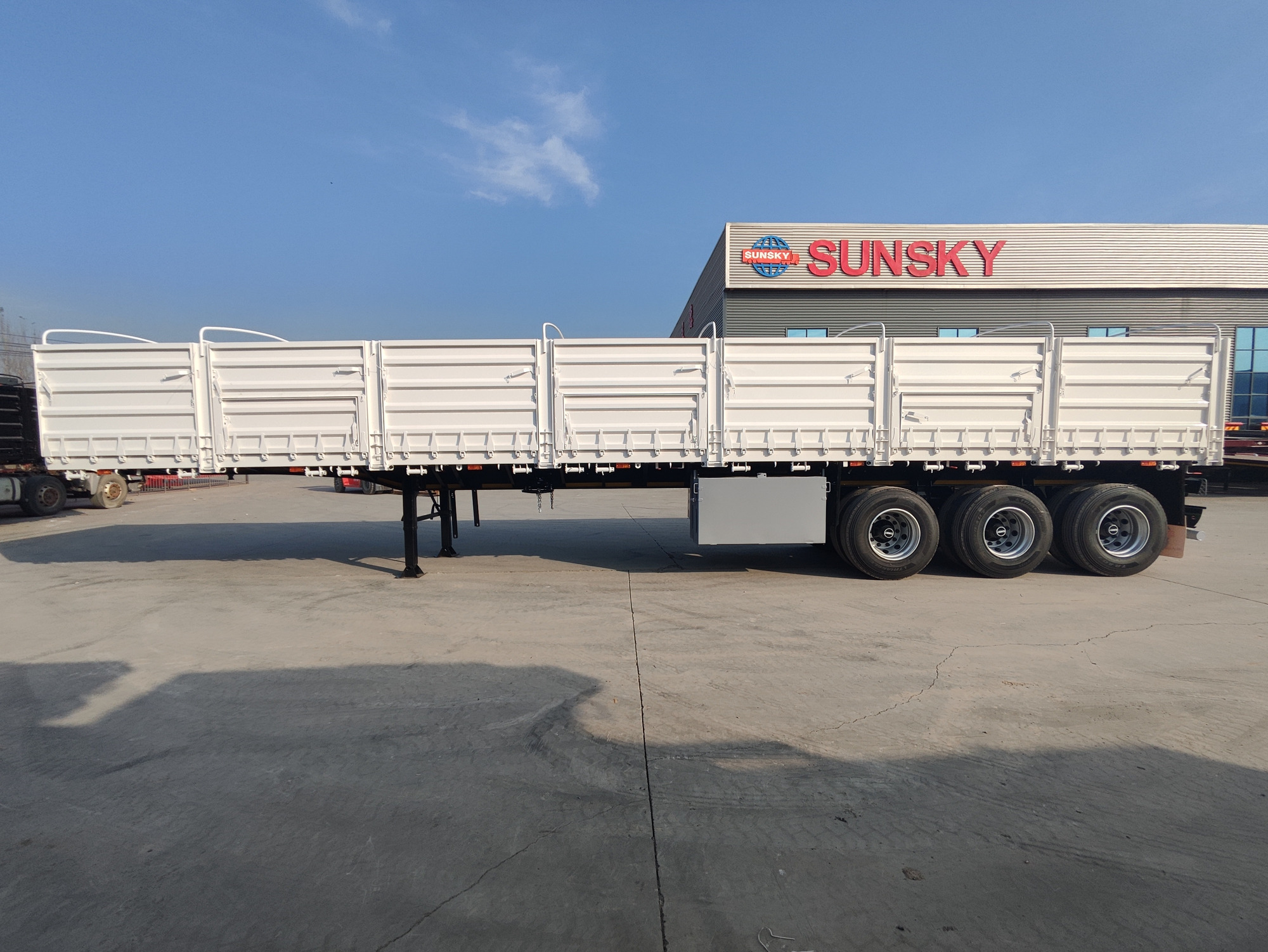 Xiamen Sunsky Vehicle Co.,Ltd - Camion SINOTRUK HOWO - nuovo, Euro 2 undefined: foto 13
