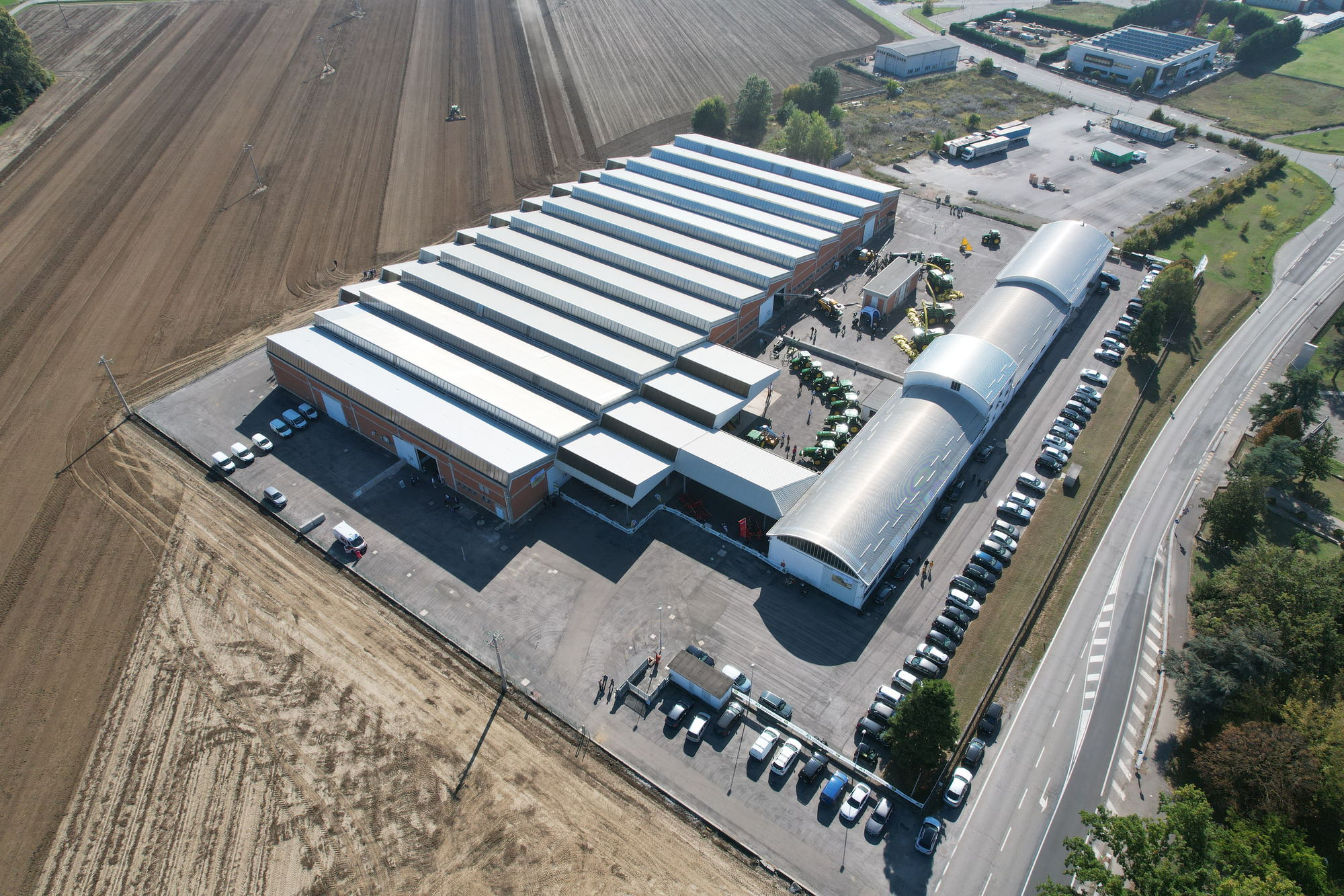 AGRIBERTOCCHI S.R.L. - Mezzi di movimentazione undefined: foto 2