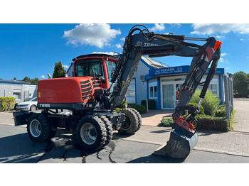 Escavatore gommato TEREX