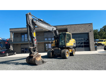 Escavatore gommato VOLVO EW180