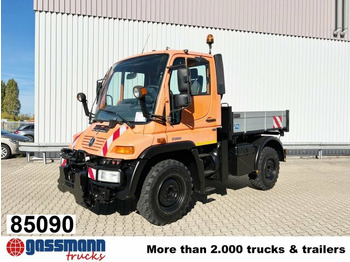 Autocarro con pianale/ Cassone fisso UNIMOG U300