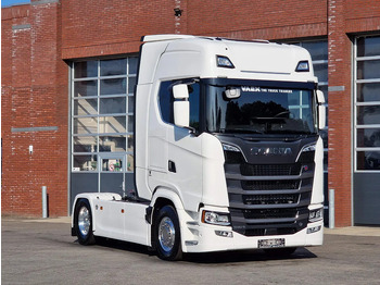 Trattore stradale SCANIA