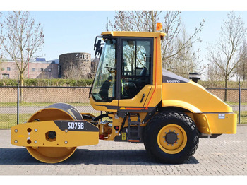 Rullo VOLVO SD75B