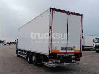 Autocarro frigorifero RENAULT D320 ejes 6x2*4: foto 3