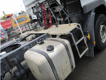 Foto d'interni 1: Trattore stradale Mercedes Actros 2651