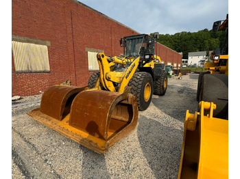 Pala gommata KOMATSU WA320-8