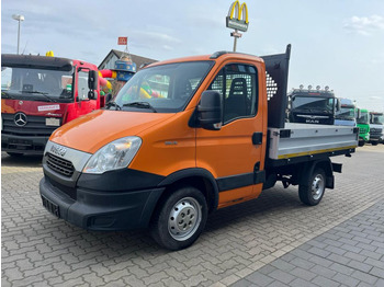 Furgone con cassone fisso IVECO Daily