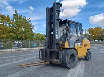 Carrello elevatore a gas CATERPILLAR GP