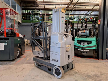 Elevatore verticale JLG