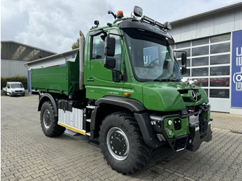 Autocarro ribaltabile UNIMOG