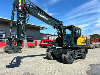 Escavatore gommato HYUNDAI