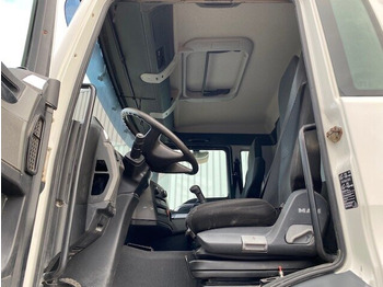 Foto d'interni 1: Camion cisterna MAN TGS 40.400 6x4 BB TGS 40.400 6x4 BB mit 20.000l Tank
