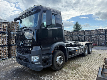 Autocarro scarrabile MERCEDES-BENZ Arocs 2648