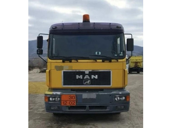 Camion cisterna MAN 19.403
