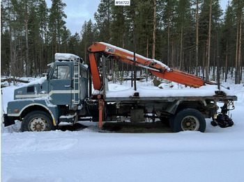 Camion con gru VOLVO
