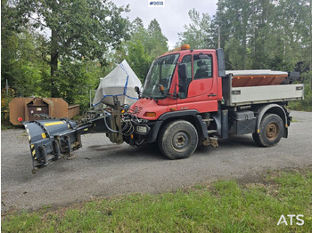 Mezzo spazzaneve UNIMOG