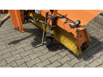 Spazzola per Trattore Nesbo FM 2400 S frontkost: foto 2