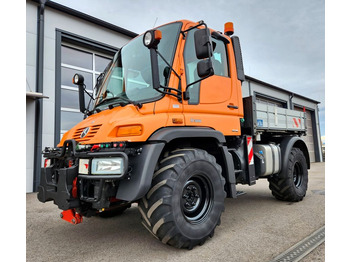 Autocarro ribaltabile UNIMOG U300