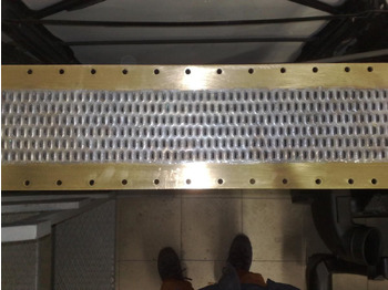 Radiatore nuovo RADIATORE NH W 230 76072592: foto 3 Radiatore nuovo RADIATORE NH W 230 76072592: foto 3