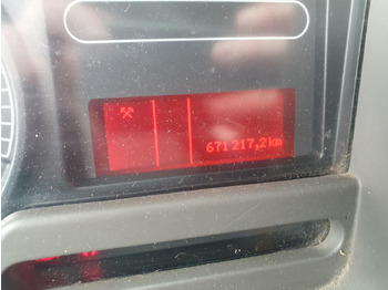 Autocarro frigorifero RENAULT Midlum 220.12: foto 4 Autocarro frigorifero RENAULT Midlum 220.12: foto 4